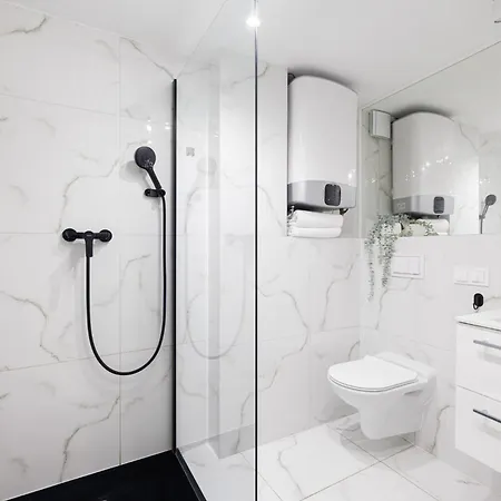 Roomsy - Silver Moon Apartament
